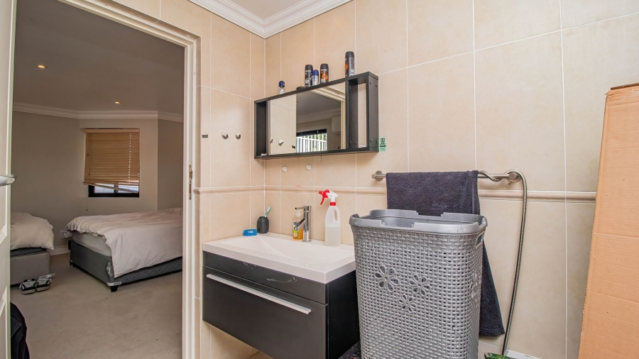 To Let 4 Bedroom Property for Rent in Camps Bay Western Cape